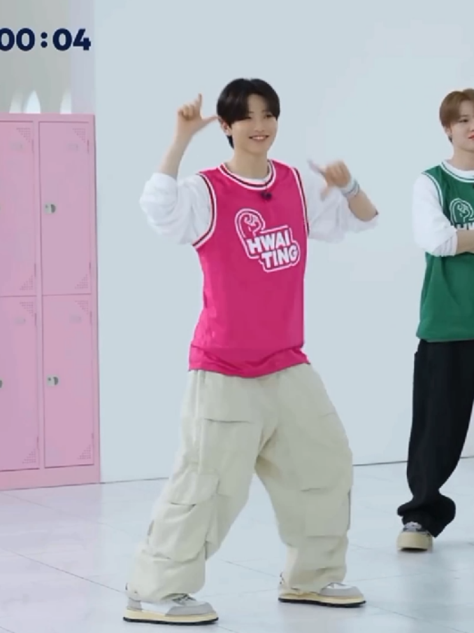 his cute expression, his baby talk too, he such a baby😭🤏 #junkyu #treasure 