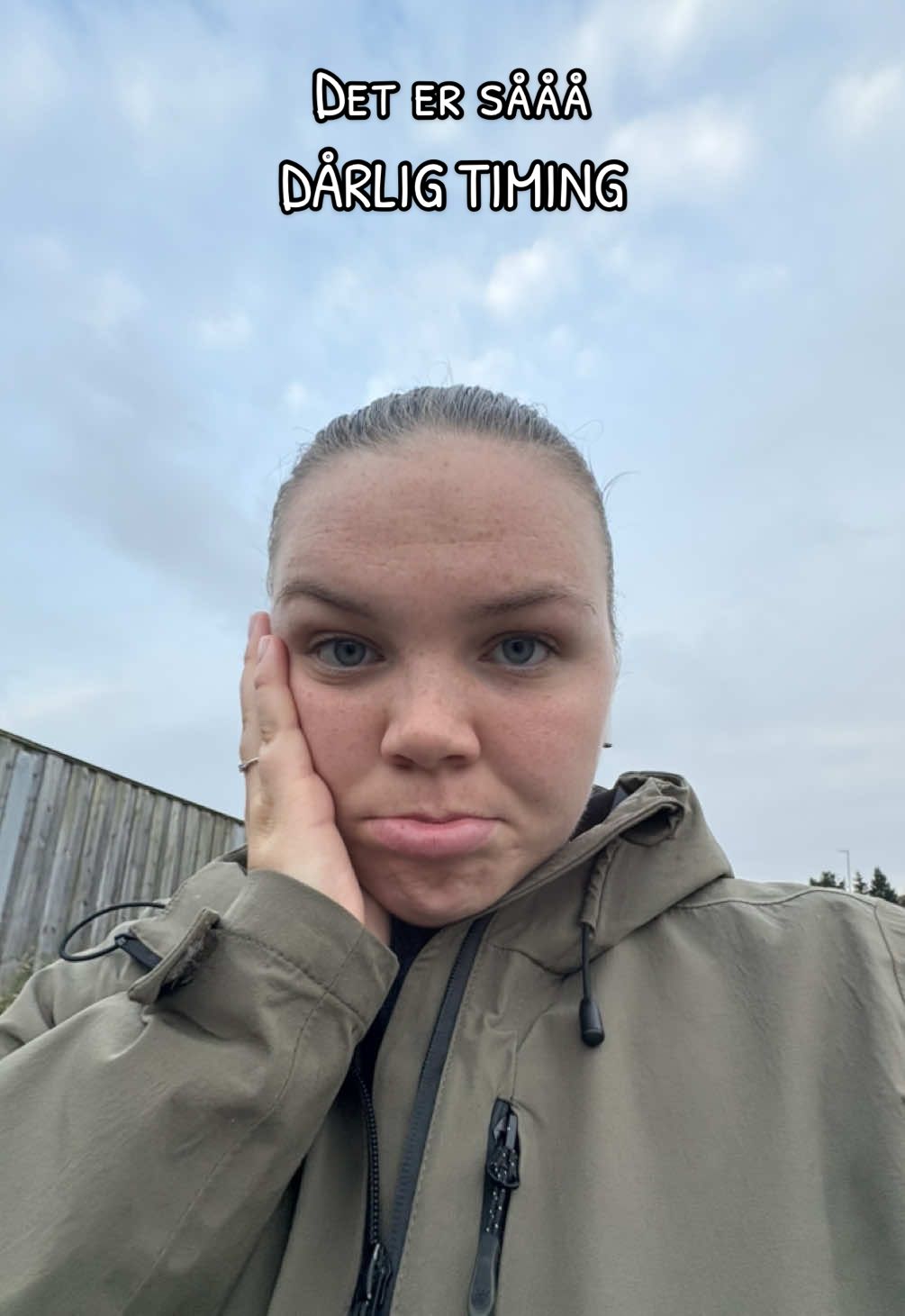 Altså kunne det ha vært et dårligere tidspunkt å bli syk på?🤧🤒 Jeg skal fortsatt løpe selv om hosten fortsatt sitter i, og krysser alt jeg har for at jeg klarer å gjennomføre🤞🏼 #sykdom #løpeglede #løping #norsktiktok #fordeg 