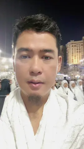 Umroh Long Stay itu bukan sekedar berlama lama ditanah suci, tapi ada rancangan agenda yang memang dirancang. Tema besarnya adalah menyempurnakan taubat. Nah setiap diri akan berproses selama 21 hari itu. Semoga Alloh ridhoi….gabung tahun depan di program umroh long stay batch Ramadhan yuk… #ayahdaus #edukasiumroh #longstayumrah 