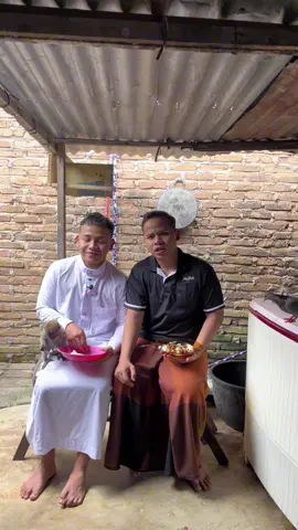 siap shalat jumat#kembartiktok #kembarlucu #fyp #jumatberkah #monyetlokal 