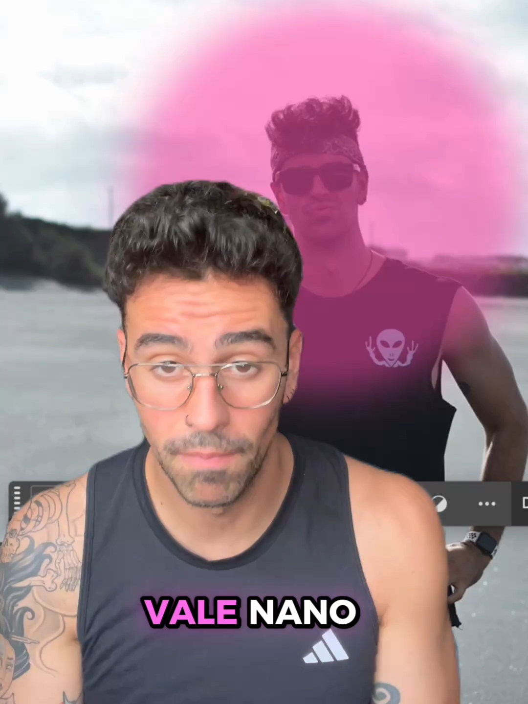 Así se integra el modelo NanoBanana paso a paso 👇 1️⃣ Descarga el script aquí → https://robdewinter.gumroad.com/l/nano-banana-flux-photoshop?layout=profile&recommended_by=library 2️⃣ Copia el archivo a la carpeta de Photoshop → Presets > Scripts (Reinicia Photoshop para que aparezca). 3️⃣ Ve a Archivo > Secuencias de comandos y selecciona NanoBanana. 4️⃣ Crea tu cuenta en Replicate.com, añade saldo en Billing y genera tu API Token. 5️⃣ Pega la clave en Photoshop cuando te lo pida. 6️⃣ Selecciona un área en tu lienzo, escribe tu prompt y deja que la IA haga magia. 🎨🤖 🔥 La diferencia con otros modelos como Firefly es brutal.