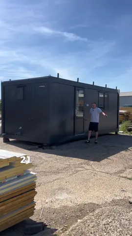 Tel: +40 (748) 334 334 www.ContainerPlus.ro pret: 7650 euro plus TVA #containere #tinyhouse 