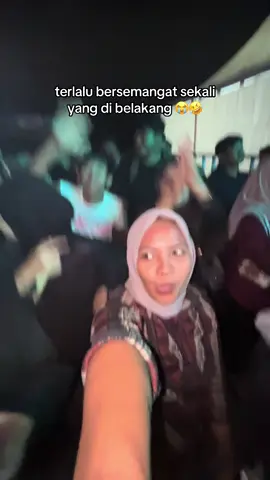 buat kakak yg pke kerudung mksih udh jdi tmn tdi mlm 😭😁