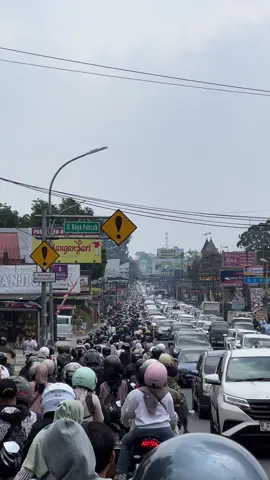 Jalan raya puncak jumat 05 September 2025 , Hari yang mantap  #penginapan #penginapanmurah #penginapanpuncak #rekomendasipenginapan #hotelpuncak #puncakbogor #lalulintas #infojalurpuncak #belvahotel 