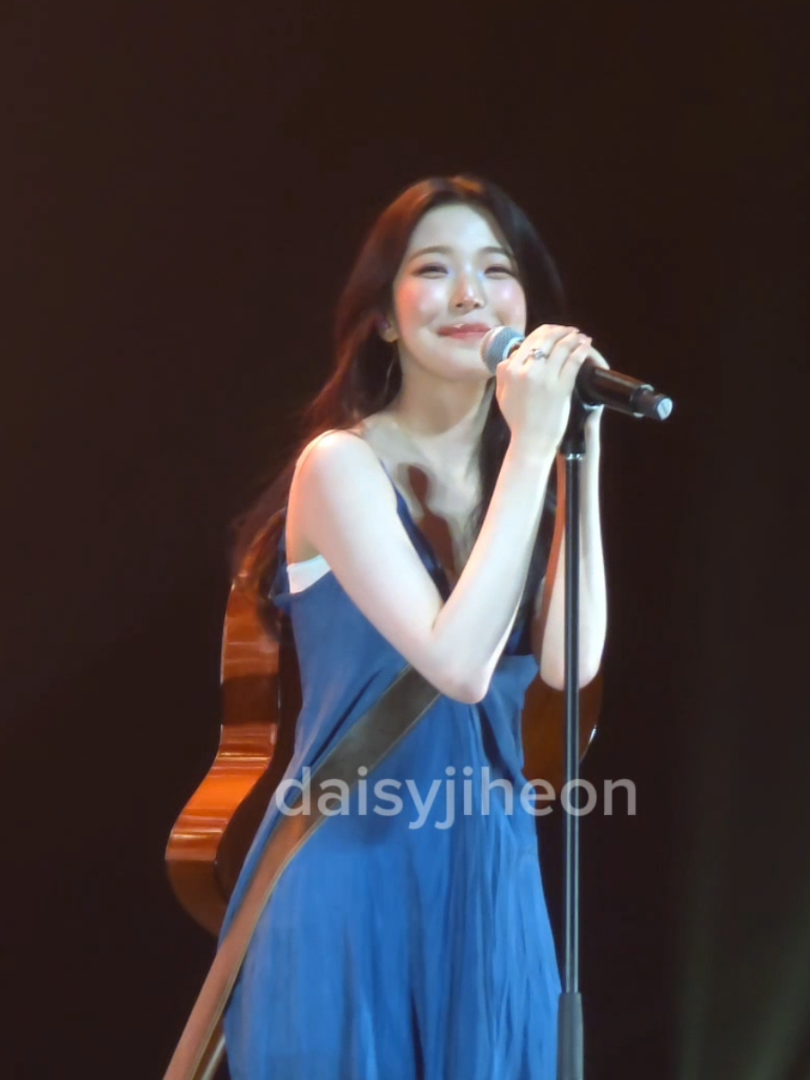 250906 new blue dress for jiheon love story solo today!! so pretty #fromis_9 #fromis_9_WORLDTOUR #NowTomorrowinLA #프로미스나인  #백지헌 
