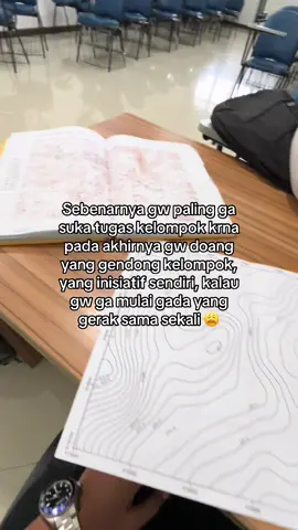 Mananih yang lebih suka tugas individu #tugaskelompok #dramatugaskelompok #tugaskuliah #mahasiswa #universitasteukuumar 
