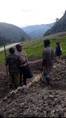 warga sangat membutuhkan uluran tangan kasih dari Kami. saya pribadi memiliki tiga hal yg terpenting dalam kehidupan saya, agar selalu melindungi, mengayomi dan melayani masyarakat dengan setulus hati.. Memiliki KEJUJURAN, Memiliki KEBAIKAN dan Memiliki KEIKHLASAN. #polreslannyjaya #Polripresisi #BhabinkamtibmasPolri 🙏🫡😇🙏