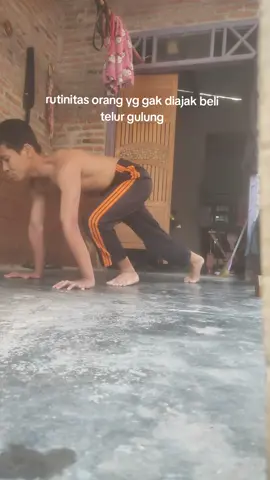 workout dulu 😏#workout #fyp #meme #pushup #foryou 