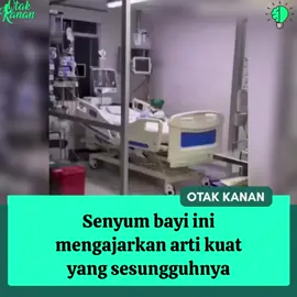 Seorang bayi laki-laki yang harus dirawat dengan ventilator ini menunjukkan keteguhan hati yang luar biasa. Meski tengah berjuang melawan sakitnya, ia tetap bisa tersenyum tulus dan bahkan melambaikan tangan ke arah kamera. Momen sederhana ini menyampaikan pesan yang begitu dalam: kekuatan bukan hanya tentang fisik, tetapi juga tentang keberanian untuk tetap tersenyum di tengah cobaan. Senyum kecilnya mampu mengajarkan kita arti harapan dan keteguhan yang sesungguhnya.