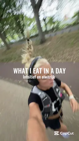WHAT I EAT IN A DAY❤️‍🔥 Die cookie dough was echt mega lekker, eiwitrijk en allemaal gezonde vetten, echt een aanrader!! #wieiad  #Eiwitten #HighProtein #FitTok #hybridetraining       