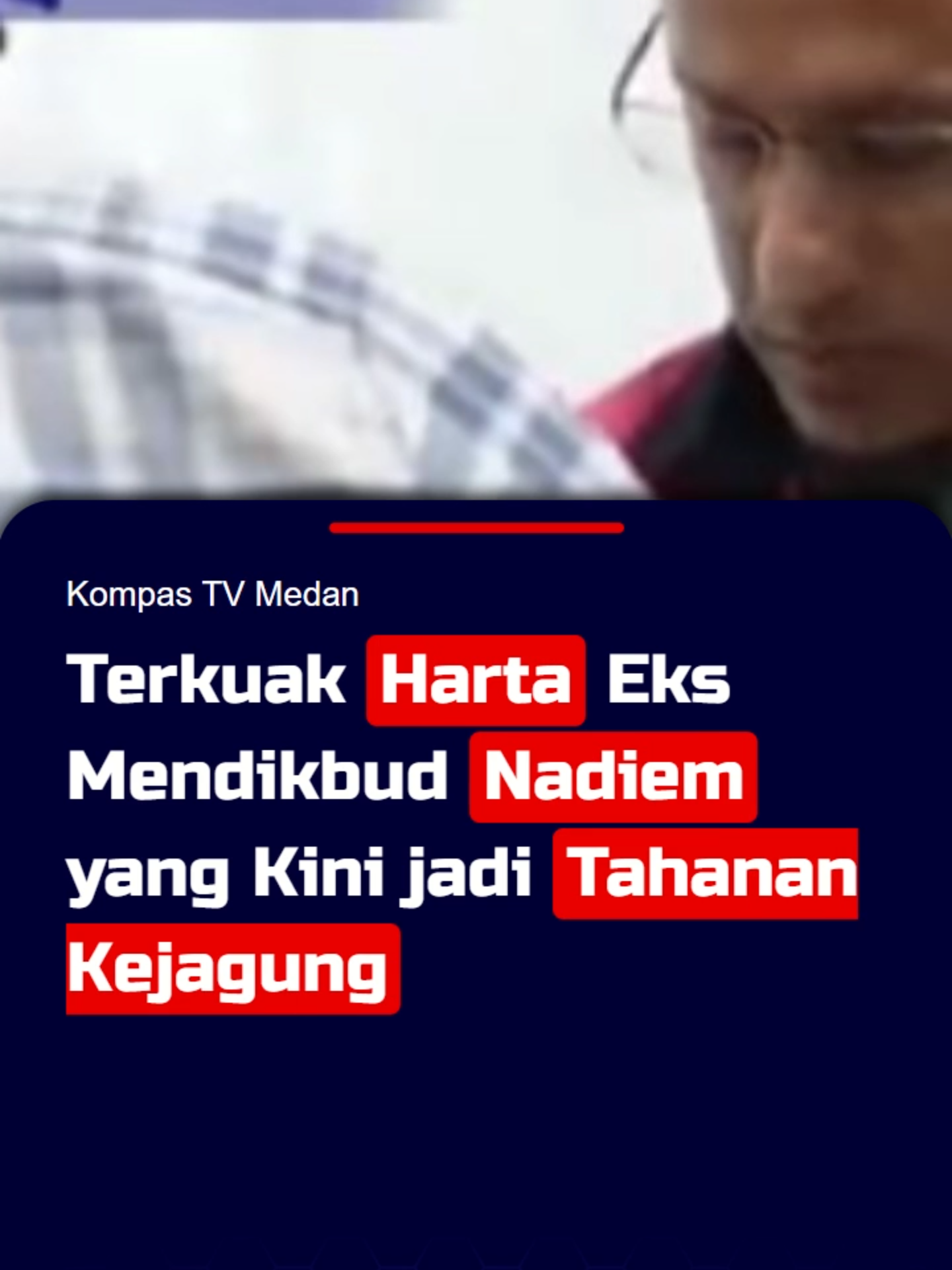 Eks Mendikbud Nadiem Anwar Makarim, ditetapkan sebagai tersangka dalam kasus dugaan korupsi pengadaan laptop berbasis Chromebook. Nadiem tercatat melaporkan hartanya di e-LHKPN KPK pada 22 Februari 2025. Nadiem memiliki 7 tanah dan bangunan, senilai Rp57 miliar. Nadiem juga memiliki alat transportasi dan mesin dengan nilai keseluruhan Rp2,2 miliar atau Rp2.247.400.000. Aset terbesarnya datang dari surat berharga senilai Rp926 miliar. Namun, Nadiem memiliki utang sebesar Rp466,2 miliar sehingga total kekayaannya Rp600.641.456.655. #nadiemmakarim #eksmendikbud #nadiemtersangka Baca Juga Pegiat Media Sosial ke DPR, Bawa Tuntutan Rakyat 17 8, Deadline 17 Tuntutan pada 5 September 2025 | di https://www.kompas.tv/regional/615777...   Artikel ini bisa dilihat di :  https://www.kompas.tv/nasional/615781...