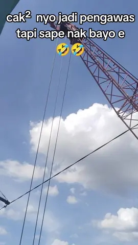 caknyo jadi pengawas tapi sape nak bayo e #pengawas #proyek #excavator #crane #muratara 