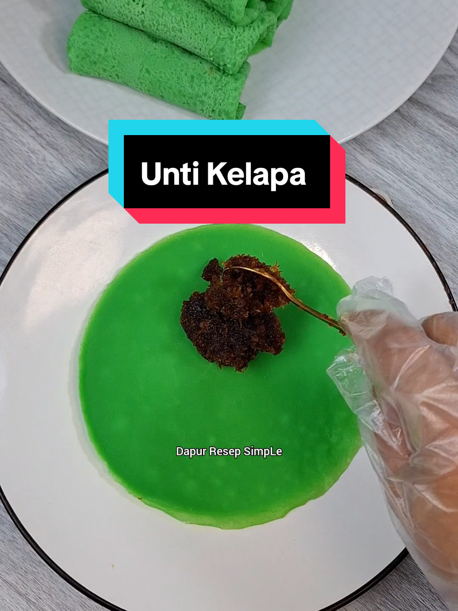 Resep Unti Kelapa isian Dadar Gulung dan Kue Lainnya  Tahan lama, gak gampang basi & enak Bahan bahan : 200 gr gula merah 2 sdm gula putih Garam Daun pandan 150 ml air 1 butir kelapa parut #resepmudah #fyp 