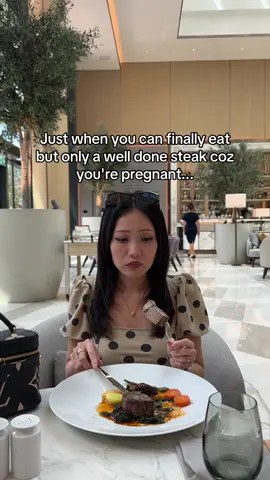 Just when I can finally eat something😭The waiter looked at me after saying 
