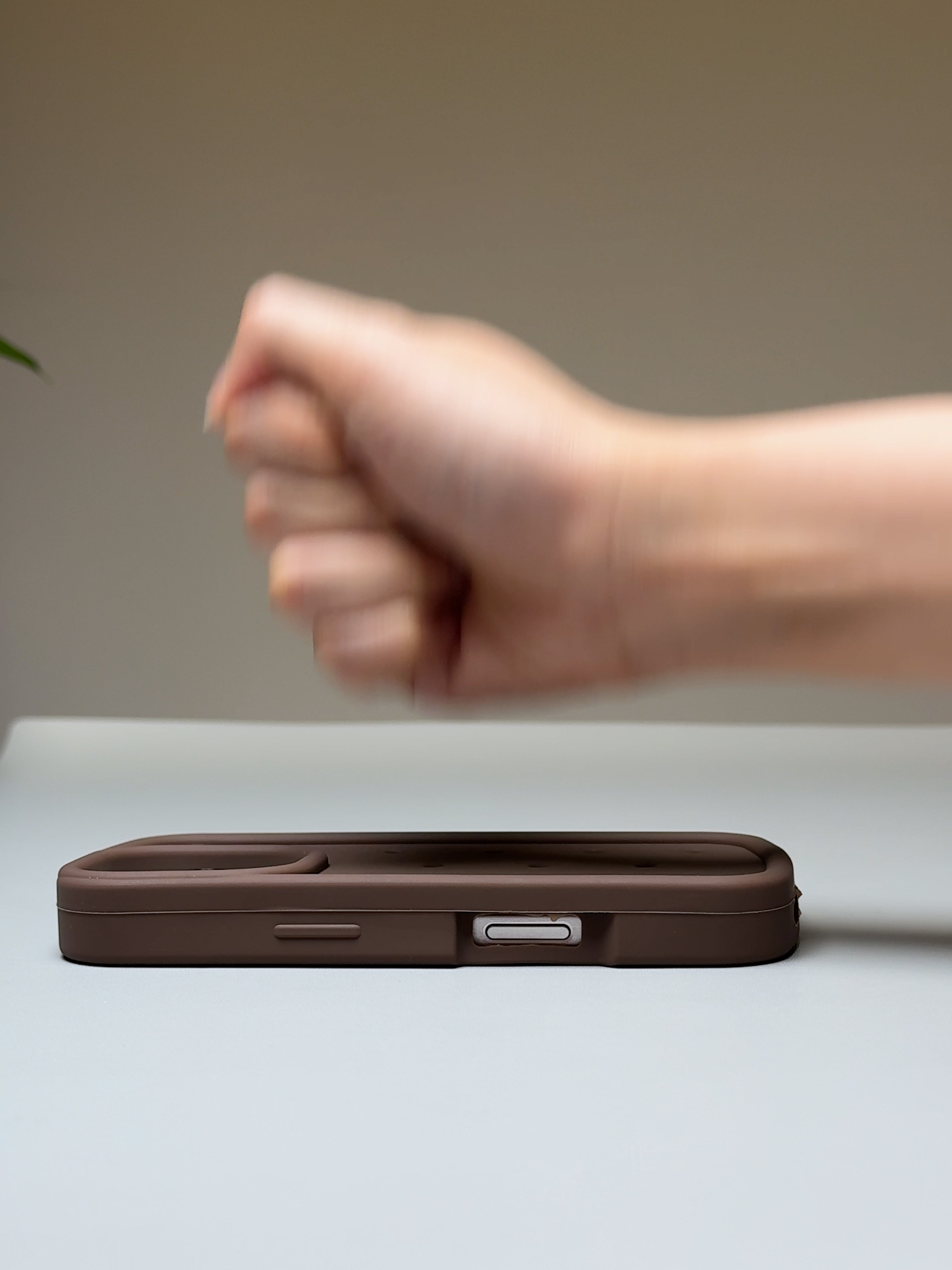 Thin vs. Thick 📏 PITAKA Ultra-slim Case wins every time 👌 #fyp #pitaka #tik_tok #phonecase