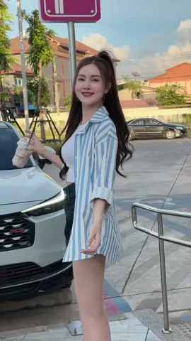 เชิ้ตที่ใส่ได้ทุกวัน 🩵🤍 #แต่งตัว #ทริคแต่งตัว #เชิ้ตผู้หญิง #เชิ้ตแขนยาว #เสื้อเชิ้ต 