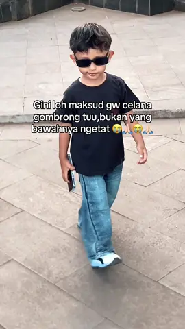 Celana gombrong emang ga pernah gagal 🔥#celana #celanagombrong #celanajeansanak #celanapanjanganak #baggyjeans 