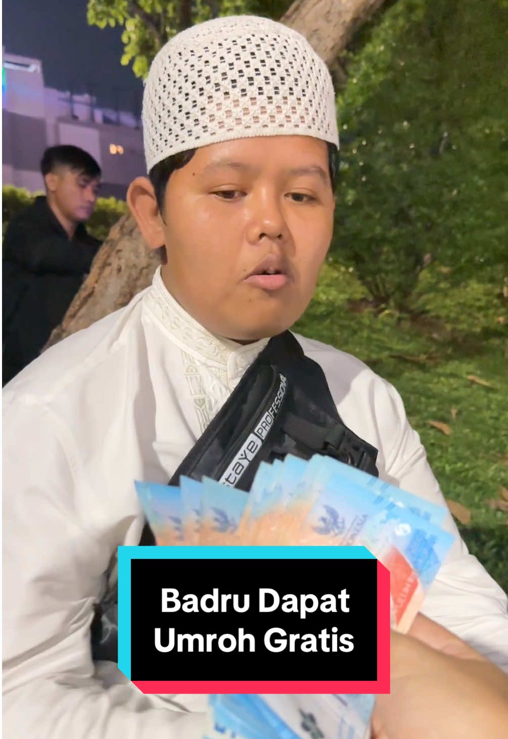 Replying to @Donny Ramadhan Badru dapat umroh gratis @badrukepitingreal16 
