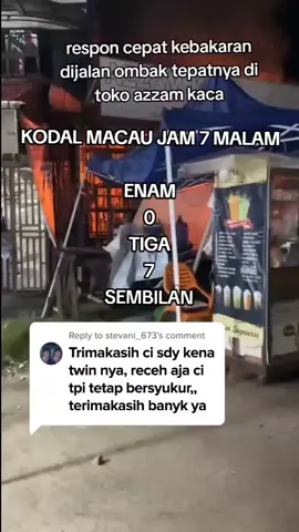 Kebakaran di Jl Ombak sebelum GG Makmur, Toko Azzam Kaca, semoga pemilik toko di beri kesabaran dan dimudahkan segala urusannya, Aamiin. #kebakaran #azzamkaca #kebakaranhariini #viral #fyp 