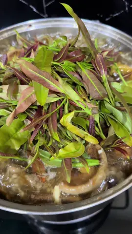 แกงเห็ดผึ้งใส่ผักติ้วแซ่บๆ🥰#ทำอะไรกินกับพี่อิ๋ง #TikTokกินเที่ยว #tiktokพากิน #ครัวtiktok 