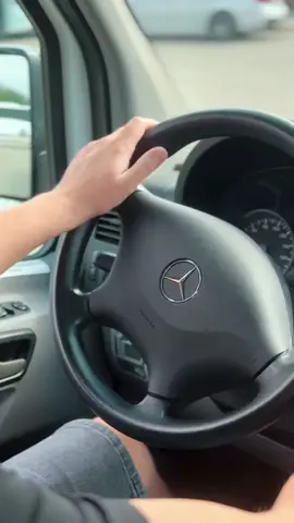 ✨MERCEDES-BENZ SPRINTER  Rocznik: 2014 Przebieg: 178 000 km Silnik: MERCEDES Norma ekologiczna: EURO 6 Moc silnika: 130 KM Pojemność silnika: 2143 cm³ Typ skrzyni biegów: manualna  Ilość biegów: 6 miejsc: 23 Ilość osi: 2 CENA: 148 000 zł + VAT  Zapraszamy do kontaktu 📲 +48 570 570 666 Grzegorz Zyguła  #zygulaimport #autobusynasprzedaż #autobusybodzentyn #Mercedesbenzsprinter #forsale 