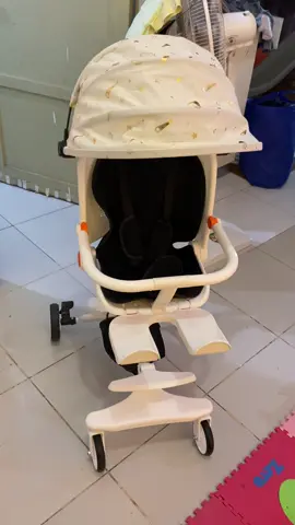 kereta Stroller Bayi 2 arah Bisa Baring bisa duduk ada pengaman tempat duduk kanopi bisa di putar tempat dududknya ada rem 