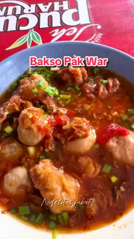 Bakso Pak War Surabaya yang antriannya panjang kali rek 