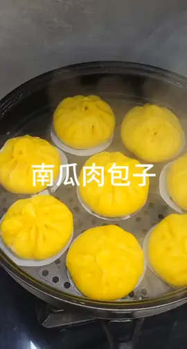 現在做南瓜饅頭南瓜包子真的強的可怕，絞肉機和麵，一次性髮面，十幾分鐘就能做出黃燦燦的天然果蔬大饅頭#南瓜饅頭 #包子
