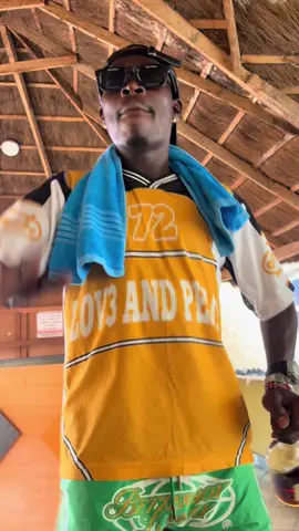 Professor @oluwoegba_of_egbaland001 has spoken !  Oou Freshers 💃 @ARCADIA BY PARADISE 