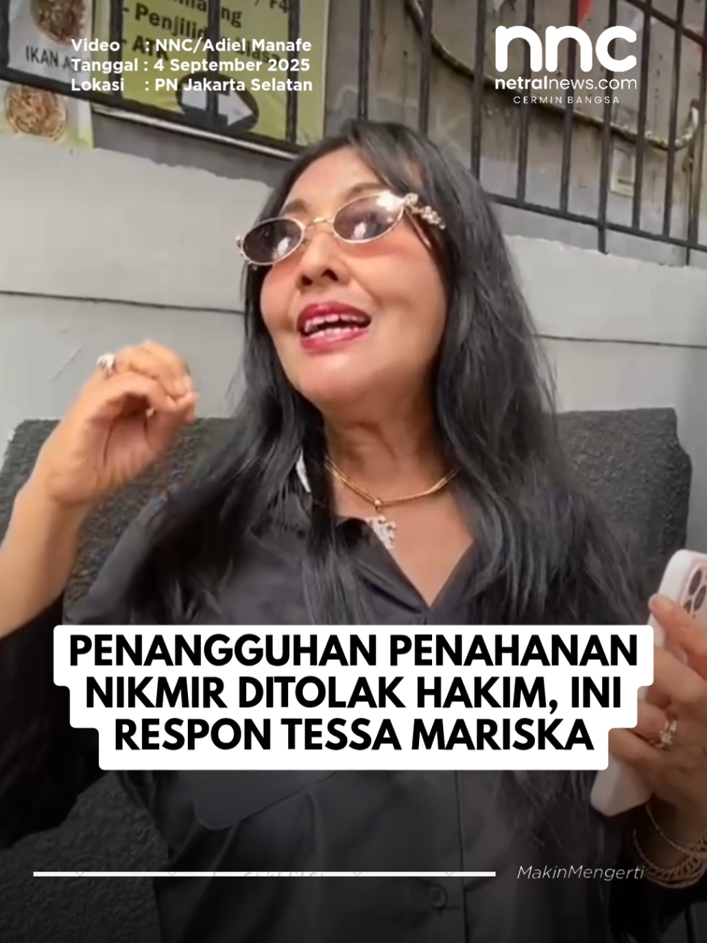 Artis Tessa Mariska masih berharap Majelis Hakim Pengadilan Negeri Jakarta Selatan mengabulkan permohonan penangguhan penahanan yang diajukan terdakwa kasus dugaan pemerasan dan tindak pidana pencucian uang (TPPU) Nikita Mirzani. Harapan itu disampaikan Tessa usai Majelis Hakim PN Jaksel menyatakan menolak permohonan penangguhan penahanan Nikita Mirzani. Penolakan itu disampaikan Hakim Ketua Kairul Saleh dalam persidangan pada Kamis (4/9). Sidang yang diikuti Nikita secara daring dari Rumah Tahanan (Rutan) Pondok Bambu itu diputuskan hakim untuk ditunda lantaran Nikita sedang sakit. “Mudah-mudahan (apa yang disampaikan) hakimnya tadi aku salah dengar, karena tadi tidak secara rinci juga kan. Aku berharap permohonan penangguhan penahanannya dikabulkan,” kata Tessa di PN Jaksel.