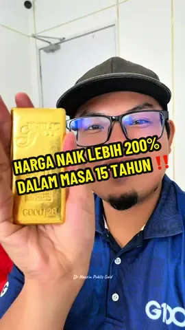 Goldbar 1kg ini harganya hanya sekitar RM130,000 pada 15 tahun yang lepas. Harganya hanya sekitar RM130/g. Tetapi pada hari ini, goldbar 1kg yang sama dah meningkat harganya kepada lebih RM500,000 ‼️ Peningkatan lebih 200% dalam masa 15 tahun.  Dan jika anda simpan RM130,000 dalam bentuk tunai sejak 15 tahun yang lalu, kuasa belinya semakin lama semakin merosot. Kuasa beli RM130,000 sekarang tidak sama dengan kuasa belinya pada 15 tahun yang lalu, tetapi emas, walaupun beratnya kekal dan tidak bertambah, harganya semakin lama semakin meningkat.  Jadi jangan biarkan nilai kekayaan anda dimakan oleh inflasi begitu sahaja. Asingkan sebahagian daripada nya dalam bentuk aset emas fizikal yang sifatnya kalis inflasi. Semoga bermanfaat.  #publicgold #emas #emas999 #dinar #goldbar 