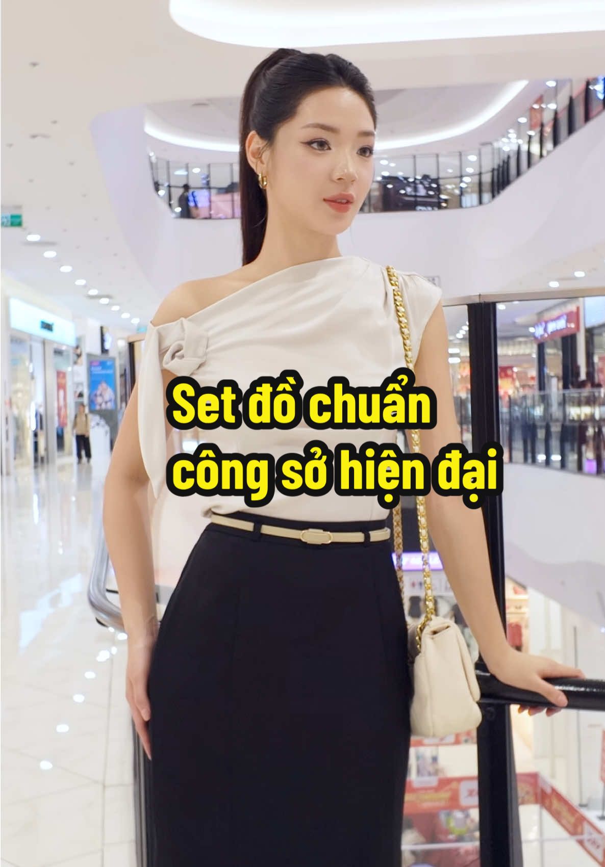 Đẳng cấp đến từ sự tối giản – chỉ cần một set là đủ nổi bật. #IVYmoda #outfitidea #trending #congsohiendai #OOTD 