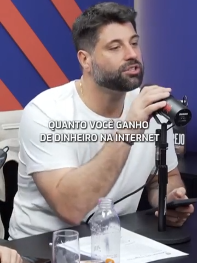 Tiago feed no podcast  #trago #influenciador  #milionário #cortespodcast  #podcast 