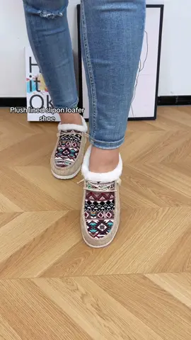Plush lined lightweight warm winter loafer flat shoe#viralshoes #trendyshoes #womenshoes #loafershoes #fluffyshoes #plushshoes #wintershoes #warmshoes #fuzzyshoes #comfyshoes #tiktokmademebuyit #spotlightfinds #falldealsforyou 