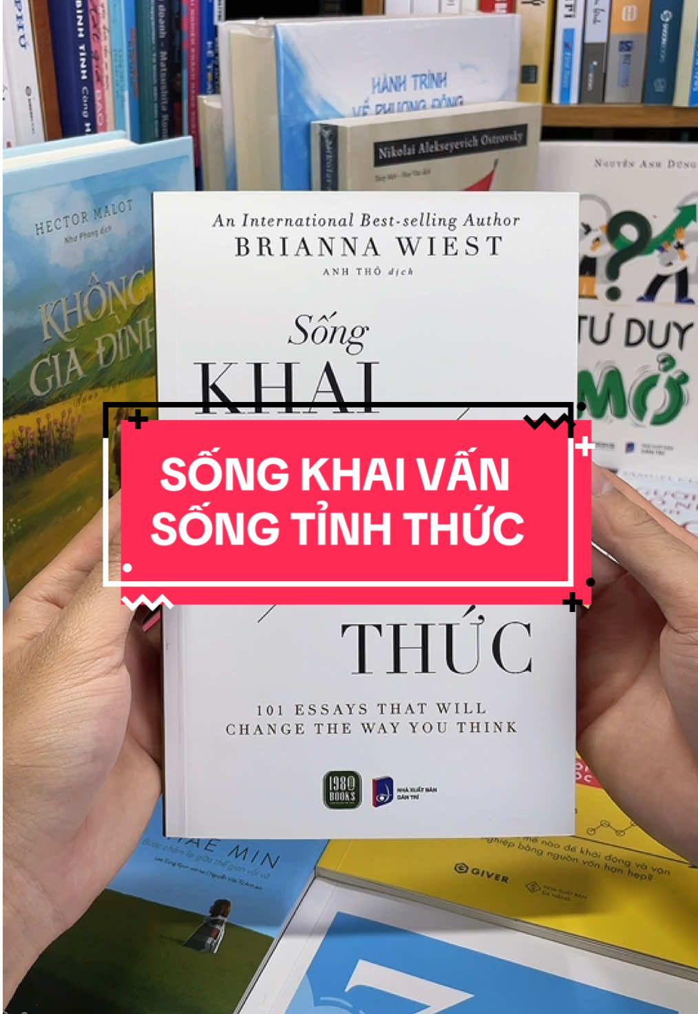 Sống Khai Vấn Sống Tỉnh Thức – Đánh Thức Nội Tâm, Thay Đổi Cuộc Đời! Bạn có bao giờ cảm thấy mình chỉ đang “tồn tại” chứ chưa thật sự “sống”? Cuốn sách “Sống Khai Vấn Sống Tỉnh Thức” chính là lời nhắc nhở mạnh mẽ: hạnh phúc và sự bình an không nằm ở bên ngoài, mà bắt đầu từ chính bên trong bạn. Bằng lối viết sâu sắc, gần gũi, tác giả dẫn dắt bạn đi qua những câu hỏi lớn của đời sống: Ta là ai? Ta thật sự mong muốn điều gì? Ta cần buông bỏ điều gì để sống một cuộc đời trọn vẹn? Đây không chỉ là sách, mà là chiếc gương soi tâm hồn, giúp bạn thức tỉnh, nhận diện bản thân và bước đến một hành trình sống ý nghĩa hơn. Nếu bạn đang tìm kiếm sự bình an nội tâm, khao khát sống tự do và hạnh phúc thật sự, thì “Sống Khai Vấn Sống Tỉnh Thức” chính là cuốn sách bạn không thể bỏ qua!#tiemsachbinhyen #BookTok #sach #sachhay #songkhaivansongtinhthuc 