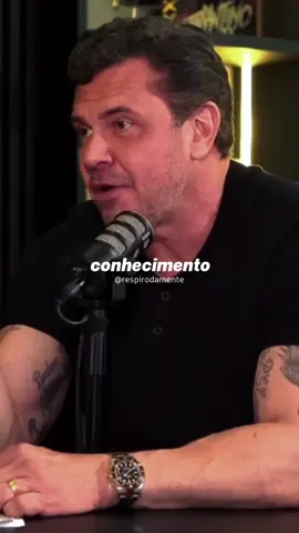 @Lásaro do Carmo Jr. Dinheiro vai, dinheiro vem.   Hoje você pode estar por cima… amanhã, recomeçando do zero.   Dinheiro troca de mão — e rápido.   Mas tem uma coisa que ninguém nunca vai conseguir tirar de você: conhecimento. Você pode perder tudo:   Casa, carro, status, conta bancária…   Mas o que você aprendeu, o que você estudou, o que você viveu, o que você sabe...   Isso é teu.   Te acompanha onde quer que você vá.   É o que te levanta quando tudo desaba. Conhecimento é a única riqueza que ninguém te rouba.   Ele não desvaloriza.   Pelo contrário: quanto mais você usa, mais ele cresce. Então estuda.   Aprende.   Lê.   Se conecta com gente que sabe mais que você.   Troca ideia.   Assiste conteúdo bom.   Investe no que realmente importa: na tua mente. Porque a vida muda — o tempo todo.   Mas quem tem cabeça feita, não se perde no meio do caos. E você?   O que tem feito pra investir no seu conhecimento?   Ou vai esperar perder tudo pra entender o valor dele?   Comenta aqui. #conhecimento #lasarodocarmo 