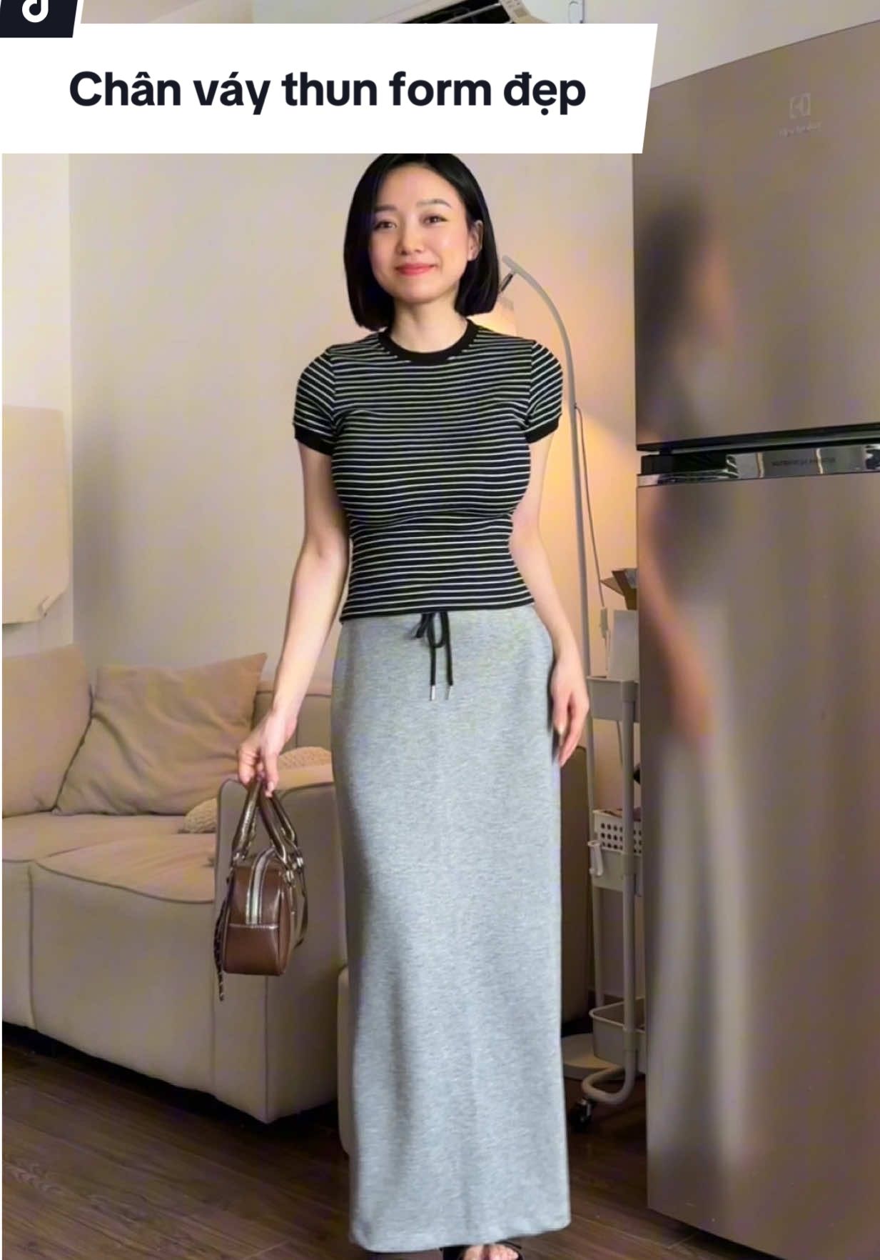 Chân váy chất thun mềm co giãn mặc sướng lắm nè các bà, form đẹp xỉu lun #chanvay #chanvaydai #chanvayduoica #chanvaydangdai 