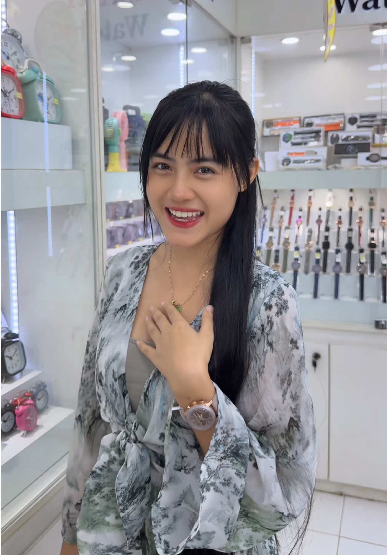 ချစ်သဲလေးပြောပြမယ် 😍#naylinnwatchgallery #ရွှေပေါက်ကံဆိုင်ခွဲ #ရွှေပေါက်ကံ #၁၆ဈေး#ရင်တွေခုန်ပါတယ်မင်းရဲ့အကြည့်ကြောင့်ကွယ် 