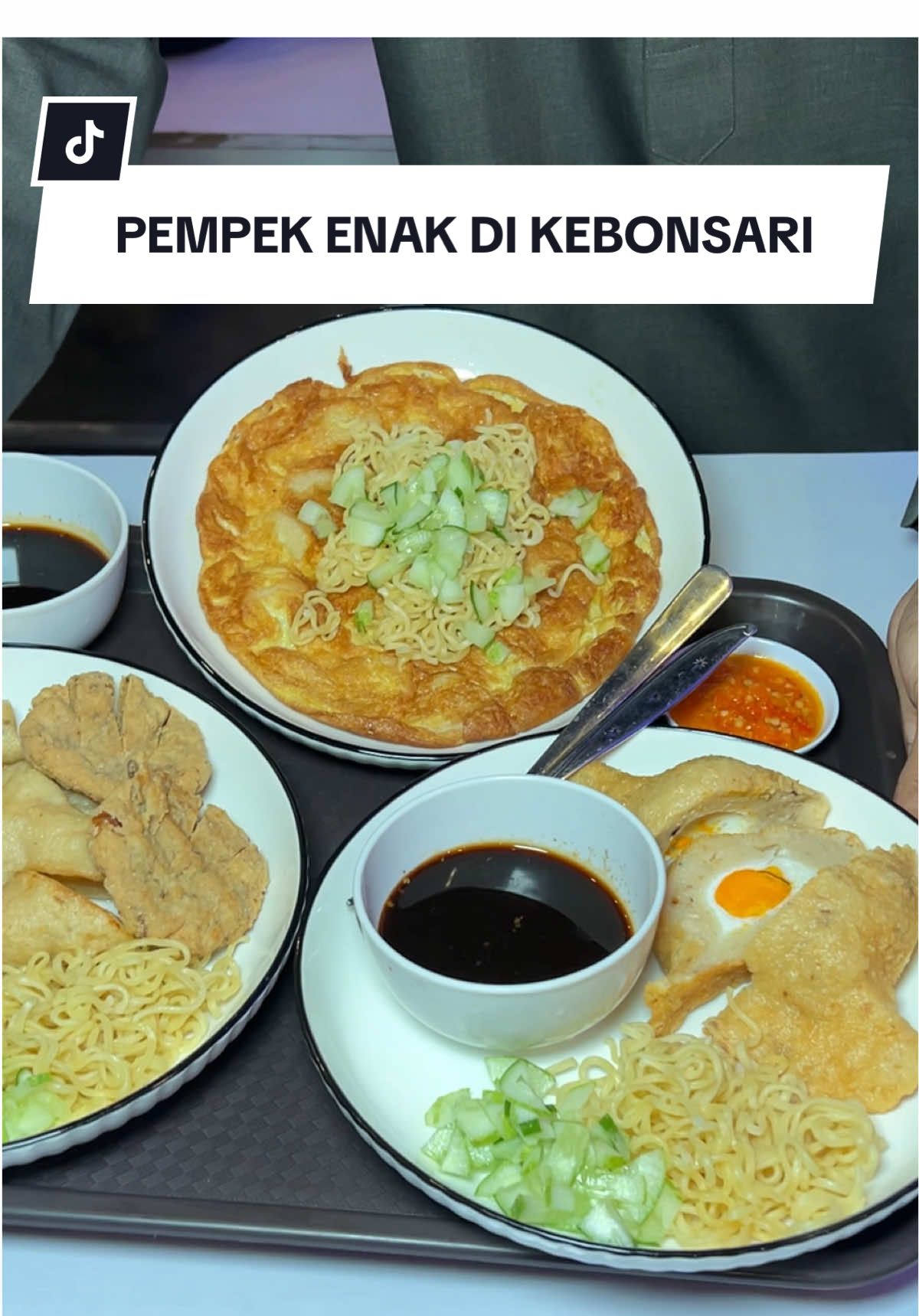 PEMPEK ENAKK LAYAK DIJADIKAN LANGGANAN ‼️ nah ininih pempek enak yang layak banget buat kalian beli dan kalian jadikan langganan guys, cukonya nampol pedes nyegrak ada sedikit manis. dan pempeknya lembut empuk tenggirinya berasa. sebagai orang jawa yg doyan pempek, ini jelas masuk kategori enak dan salah satu yang paling oke di jember kota deket kampus. 📍pempek bimay - pujasera teras 184 ⏰4 sore - 9 malam #pempekjember #kulinerjember #kulinerviral #mabaunej #kulinertiktok 