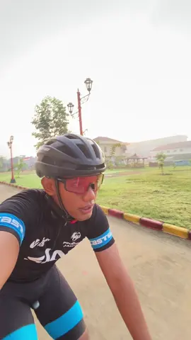 ngejar apasih? Ngapa sih sepedaan terus? Kok sendiri? Mungkin bagi sebagian orang yang tidak merasakan dan tidak mengalami hanya bisa bertanya dan terheran heran. Apakah aku gila? Tentu tidak. Mungkin kamu hanya perlu memiliki hobi sebelum kamu bertanya dengan pertanyaan diatas haha just kidding teman”😃😃😃