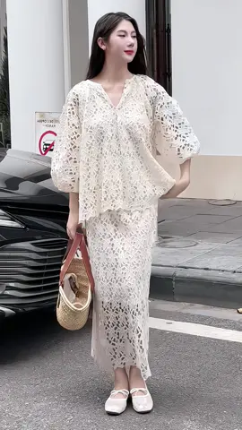 Set Áo Ren Hoa Lưới Cổ V Tay Bồng Mix Chân Váy Dáng Dài #setvayao #setxinh #thoitrangnu #xuhuong 