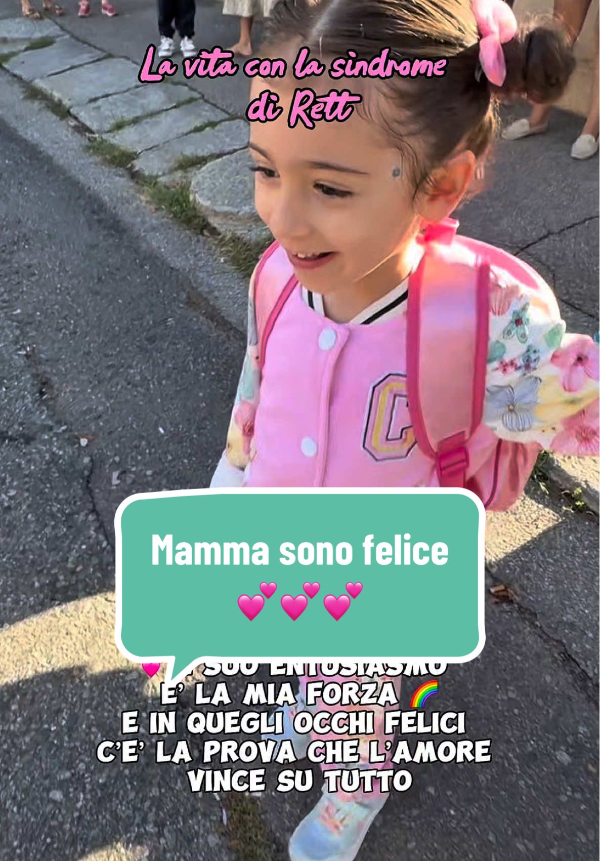 Secondo giorno di asilo e lei corre felice verso la scuola. 🥹💕Chi non la conosce vede solo una bambina sorridente… io invece vedo ogni conquista, ogni passo fatto insieme, e il miracolo che è poter vivere momenti così. #rettsyndrome #ildiariodiselene #disability #unconditionallove 