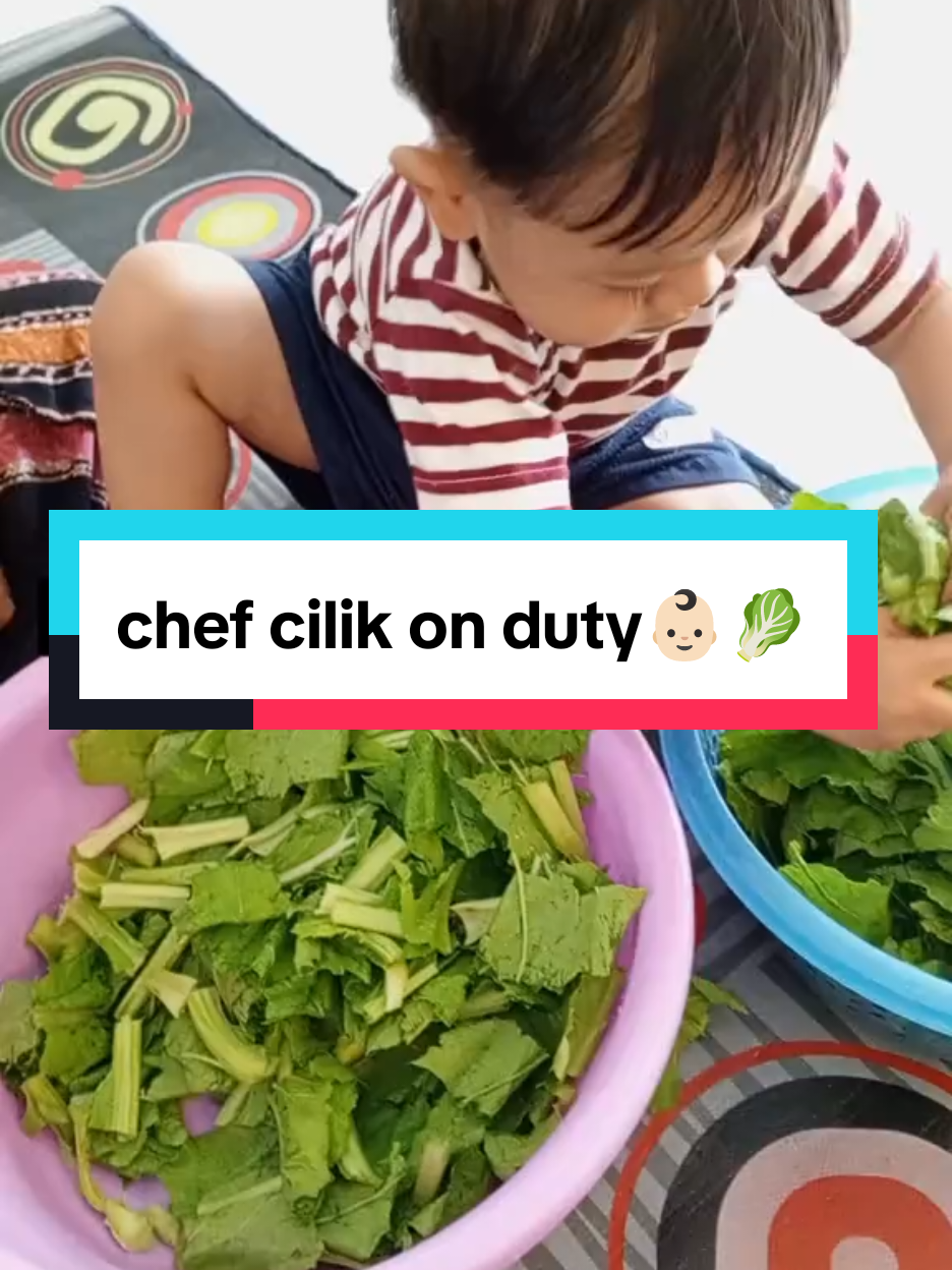 Ada chef cilik juga di rumahmu? Kalau iya, kita sama ✋🏻👶🏻 #ChefCilik #BabyChef #BocilGemes #BabyViral #FYP