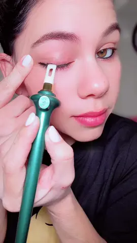 Say goodbye to smudges – meet your new fave liner#eyelinertutorial #easyeyeliner #beautyhacks #makeuphacks#Eyeliner 