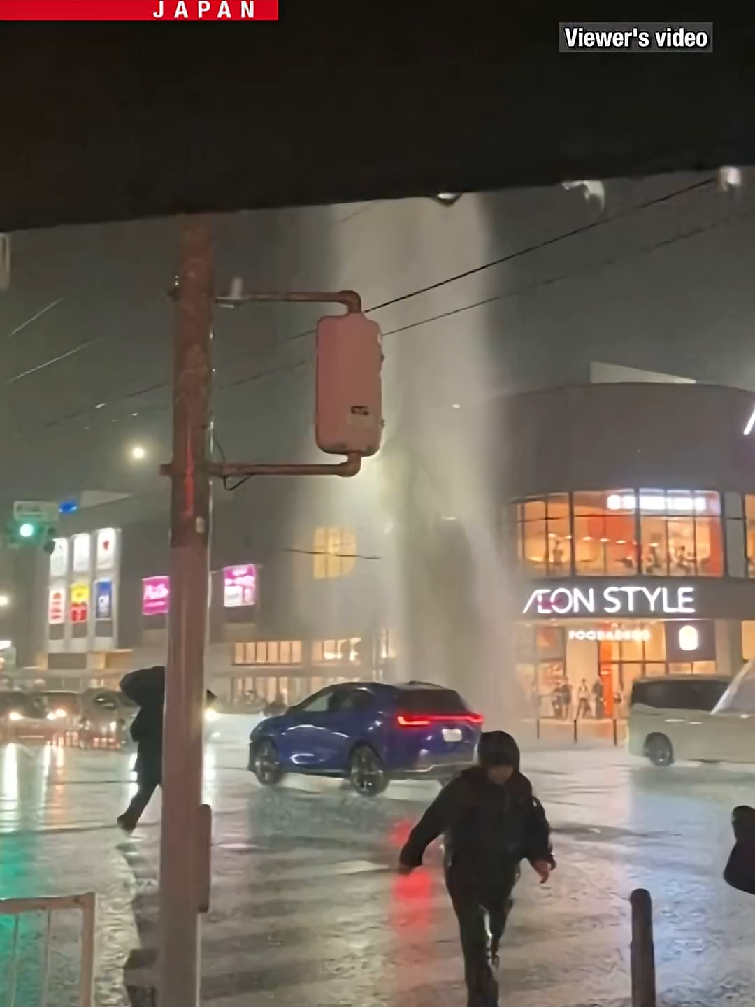台風気象情報、台風第15号 #台風第15号Manhole cover flies as torrential rain hits central JapanNHK WORLD-JAPAN NEWS #shorts