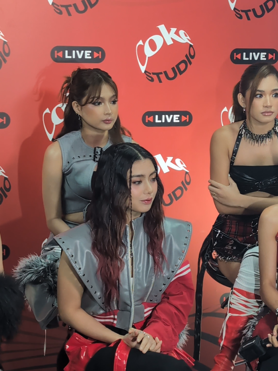 BINI serving looks at today’s Coke Studio Live music gala! Plus, they reaffirm their hunt for collabs across international music genres — that’s A+! #BINI #NationsGirlGroup #CokeStudioLive #CokeStudio 