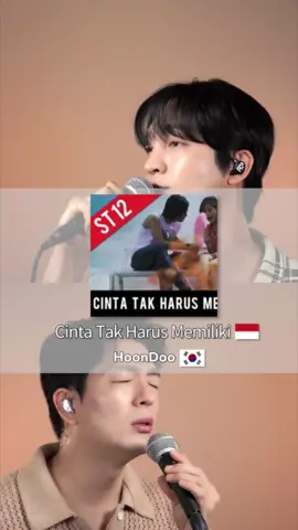 Hari ini lagunya adalah dari band Indonesia ST12 berjudul Cinta Tak Harus Memiliki. Aku sangat tersentuh dengan lirik “Cinta tak harus memiliki dirimu”. Waktu nyanyi pun, di tengah lagu aku sempat rasa sebak. Kalian pernah rasa perasaan cinta seperti ini juga? Tolong kongsi cerita kalian di komen. ❤️ Kalau kalian juga rasa tersentuh, jangan lupa like, repost, dan share supaya lebih ramai bisa sama-sama merasakannya! #Hoondoo #st12 #cintatakharusmemiliki