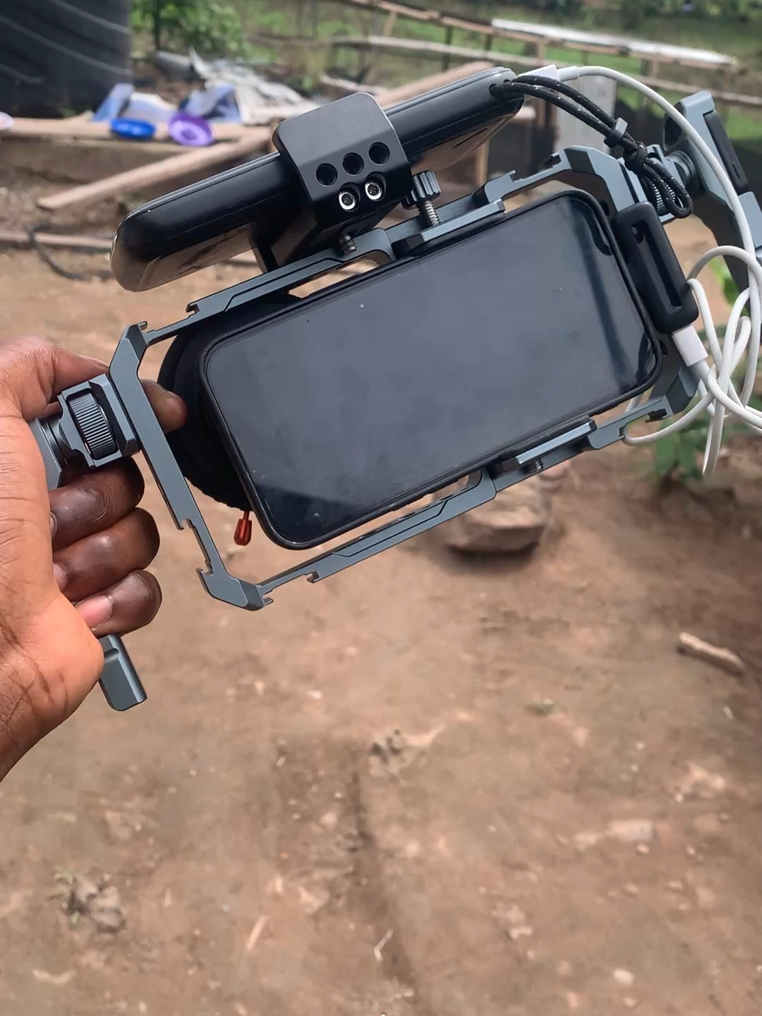 🎥✨ Turning ideas into visuals with just a mobile filming setup! Who says you need heavy gear to create magic? 🚀📱 #MobileFilmmaking #CreateAnywhere #ContentCreator# #smartphonefilmmaking @neewerofficial