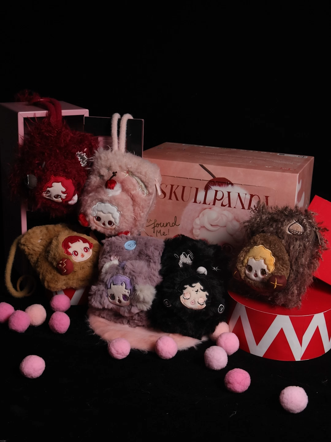 A group of furry and dusty little monsters quietly unveil the curtain in our sleepless theater of the mind. Perhaps you could carry the little monsters on your back. #SKULLPANDA #POPMART #YouFoundMe