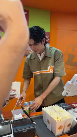 Quem vai querer uma pipoca dos JimmySea 🍿😍 #POPMARTxJimmySea #jimmyyjp #sea_tawinan #jimmysea 